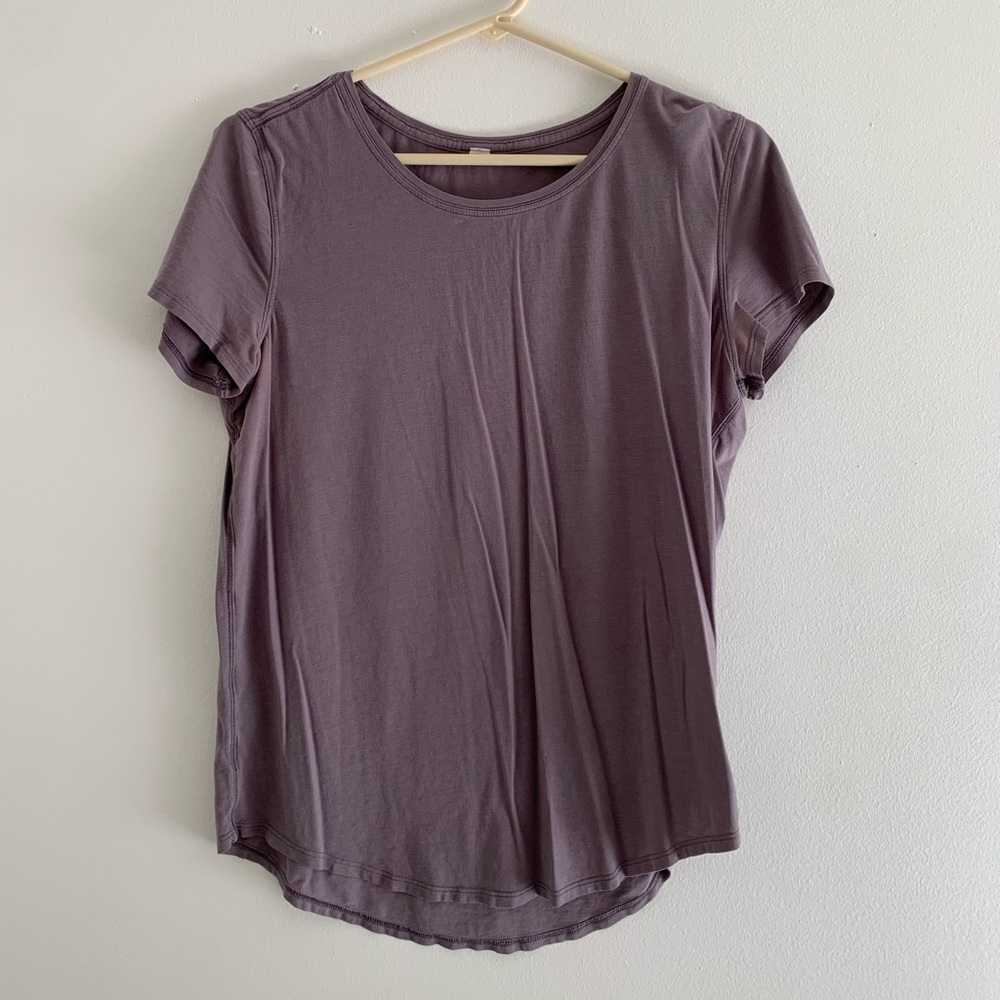lululemon t-shirt
